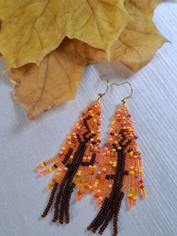 Jesenné stromy s oranžovým lístím 3