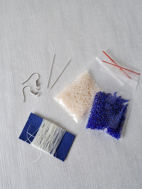 01 - Indiánske korálkové náušnice (krátke) - materiál 2
