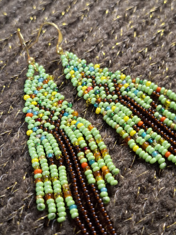 Jesenné stromy so zeleným lístím 1