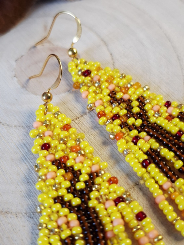 Jesenné stromy so žltým lístím 1