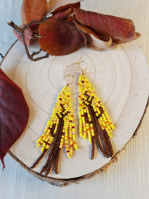 Jesenné stromy so žltým lístím