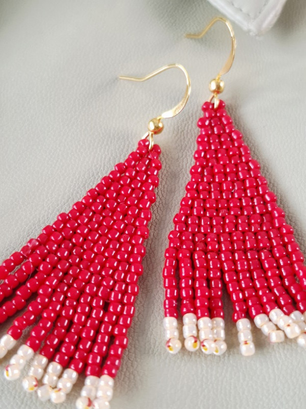 Korálkové náušnice indi (červená) 1