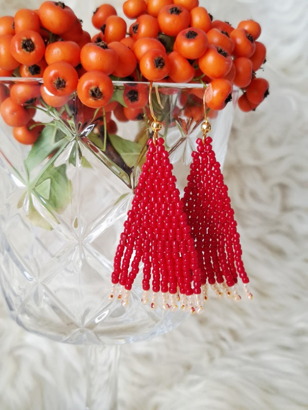 Korálkové náušnice indi (červená) 2